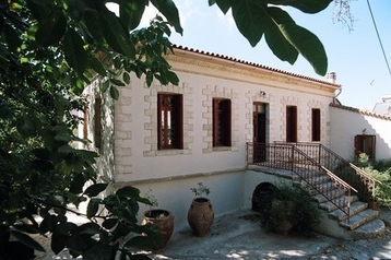 Grecia Chata Nea Kydonia, Exteriorul